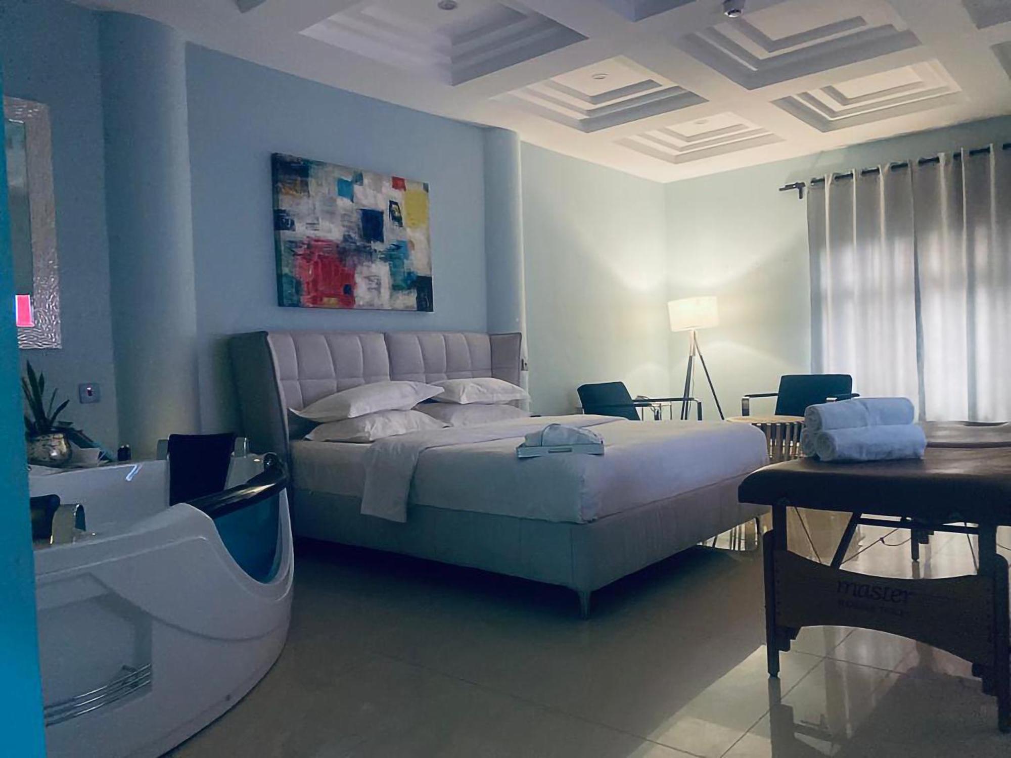 Muse Boutique Hotel Энугу Экстерьер фото